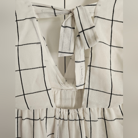 HYFVE Deep V Top - Picture 5 of 8